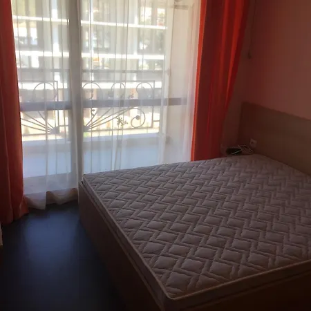 Astoriya Apartment *